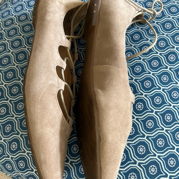 Me Too Lace Up Taupe Suede flats Size 8 - Picture 2 of 5